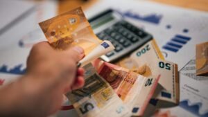 Comparing Transaction Fees in 2026: The Best USD and Euro Account Providers for East African Remote Workers